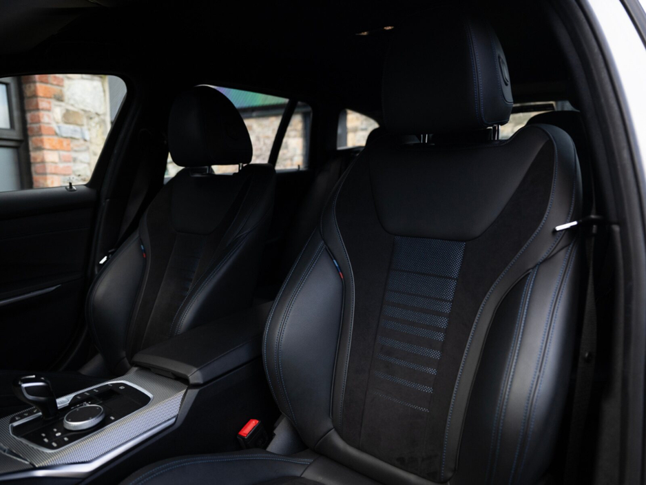 2021 BMW 3 Series - image 22