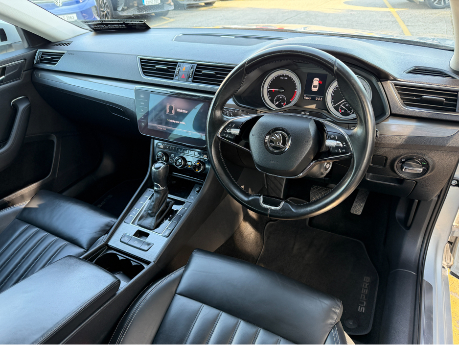 2021 Skoda Superb - image 14