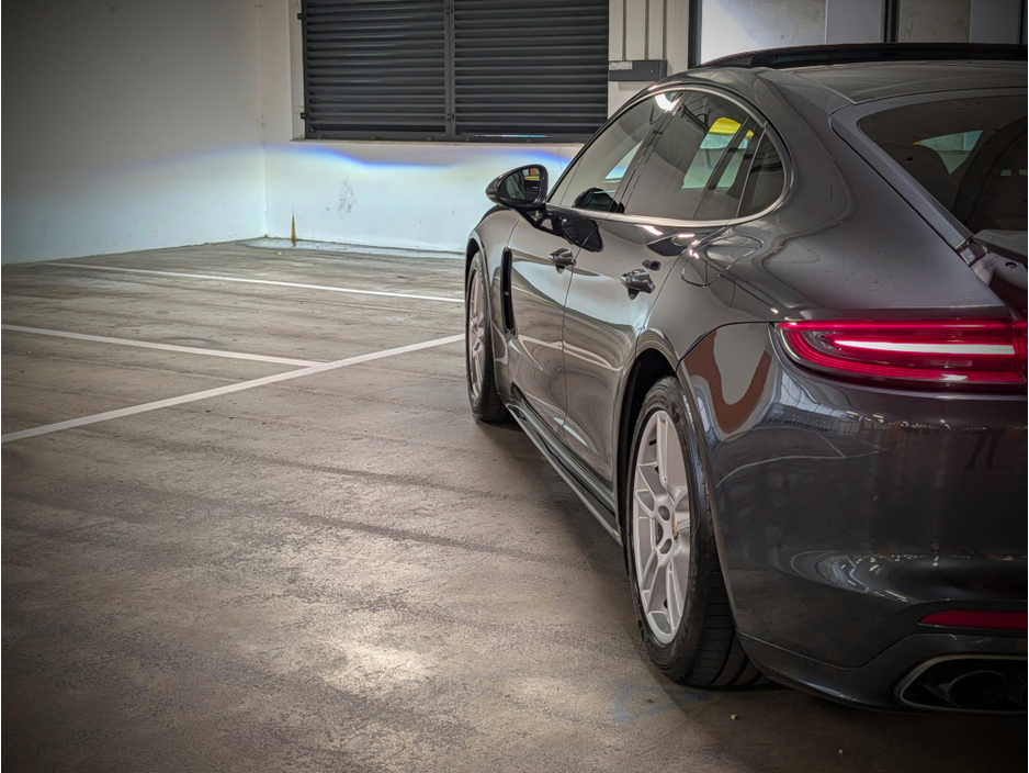 2018 Porsche Panamera - image 15