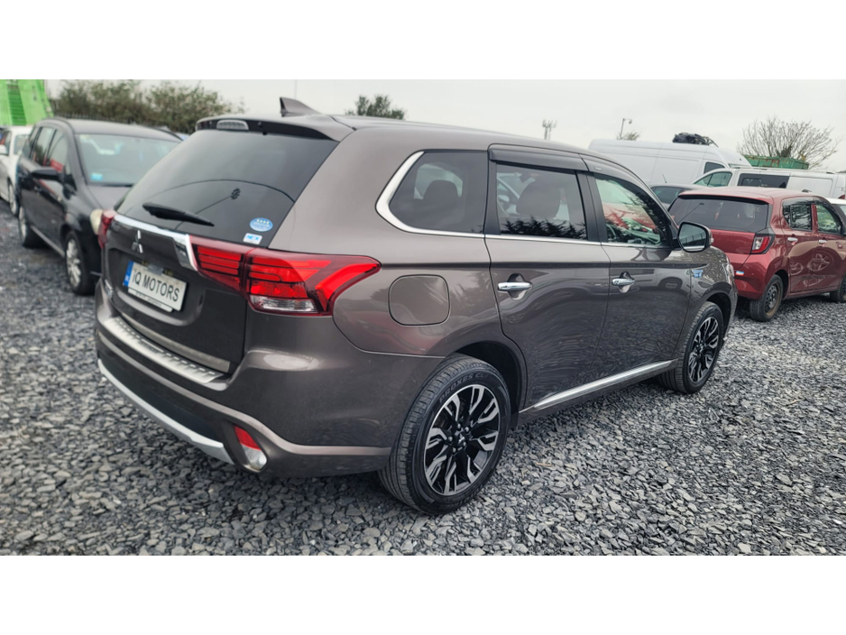 2017 Mitsubishi Outlander - image 6