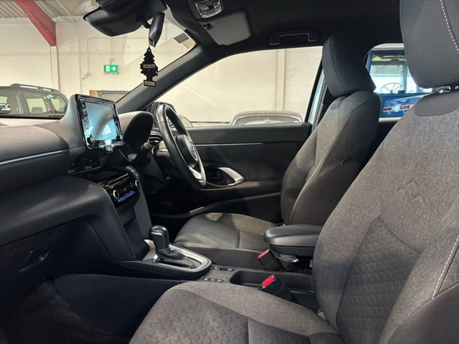 2023 Toyota Yaris Cross LUNA SPORT HYBRID AUTO €28,950