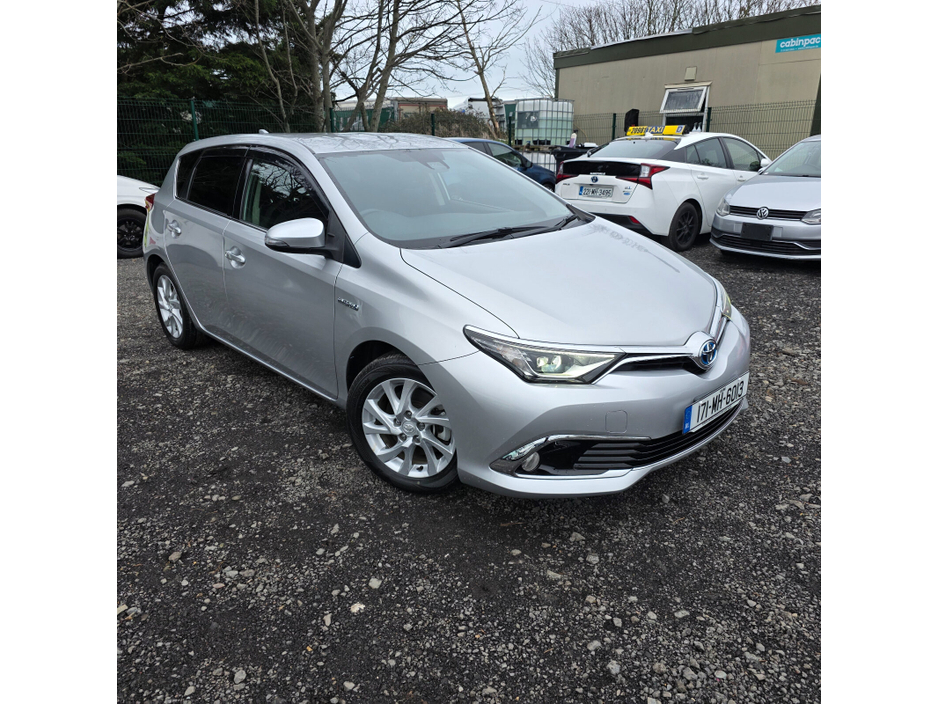 2017 Toyota Auris Hybrid €15,950
