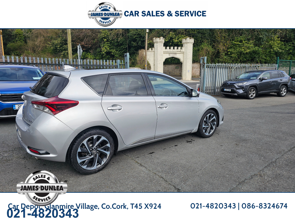 2016 Toyota Auris - image 6