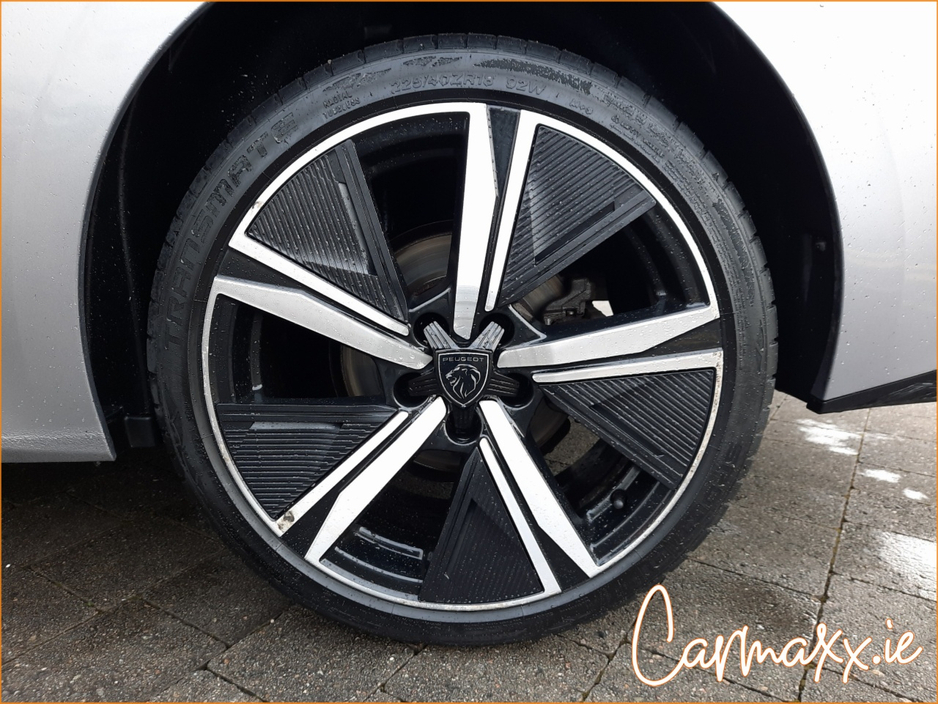 2022 Peugeot 308 - image 10