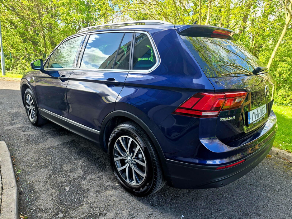 2017 Volkswagen Tiguan - image 2