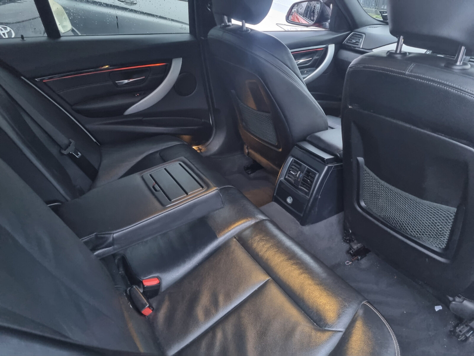 2018 BMW 3 Series - image 14