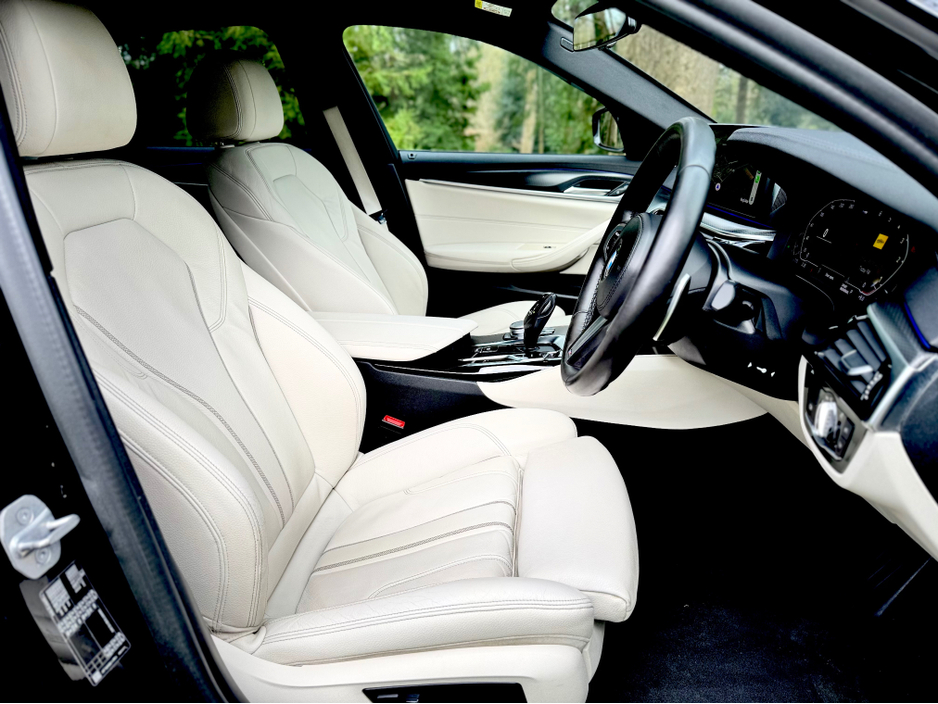 2021 BMW 5 Series - image 7