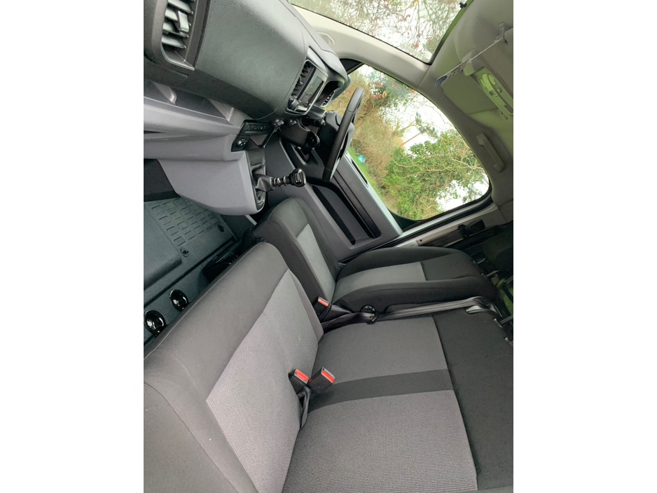 2022 Opel Vivaro - image 21