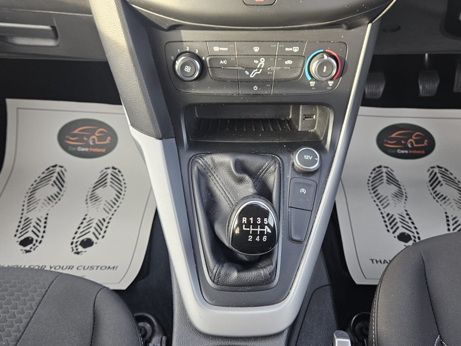 2017 Ford Focus - image 30