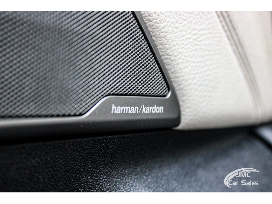 2021 BMW 5 Series - image 25