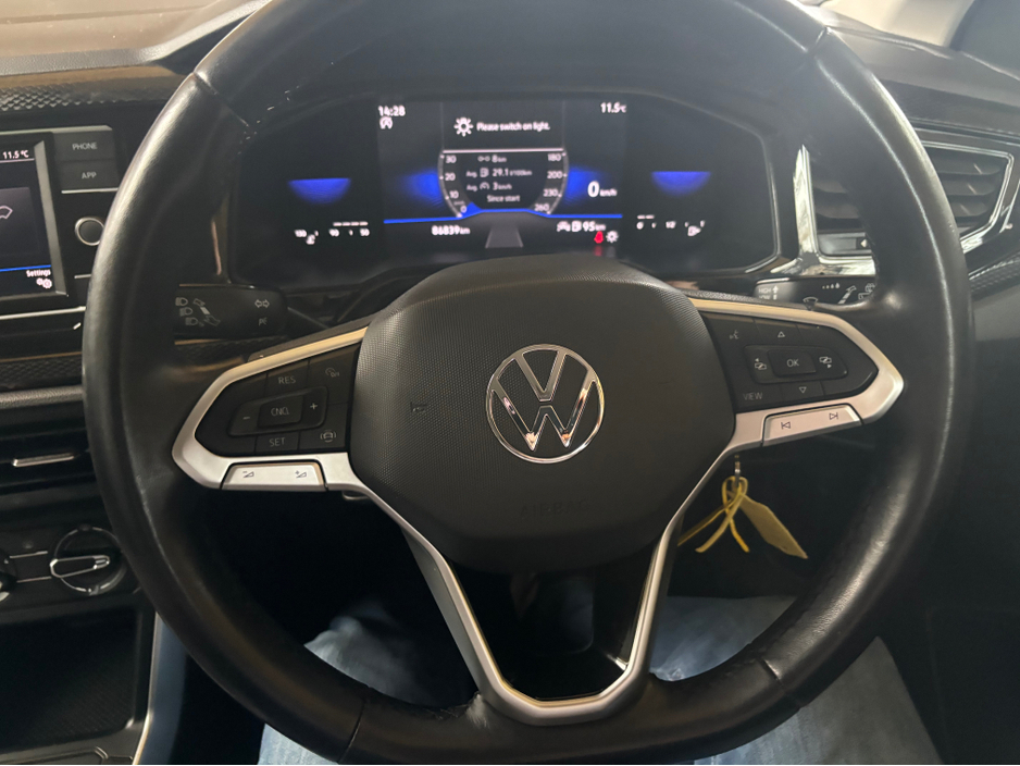 2022 Volkswagen Polo - image 8