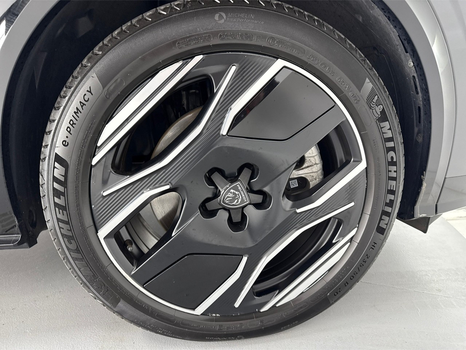 2025 Peugeot 3008 GT EV**DIGITAL DASH**TOUCH SCREEN MEDIA**APPLE CAR PLAY**HEATED SEATS**HEATED STEERING WHEEL**ELECTRIC TAILGATE**CRUISE CONTROL**MULTIFUNCTIONAL STEERING WHEEL**REVERSE CAMERA**PARKING SENSORS** €35,995