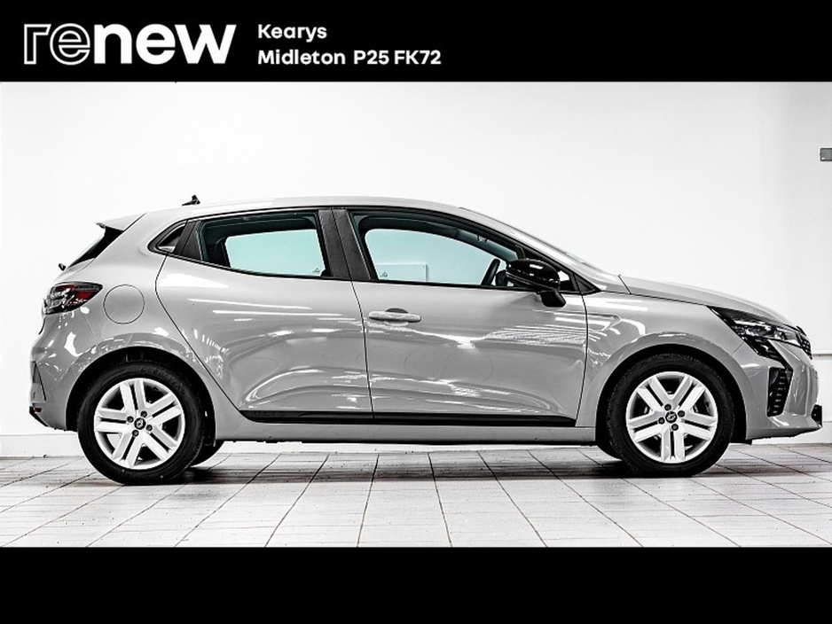 2025 Renault Clio - image 14