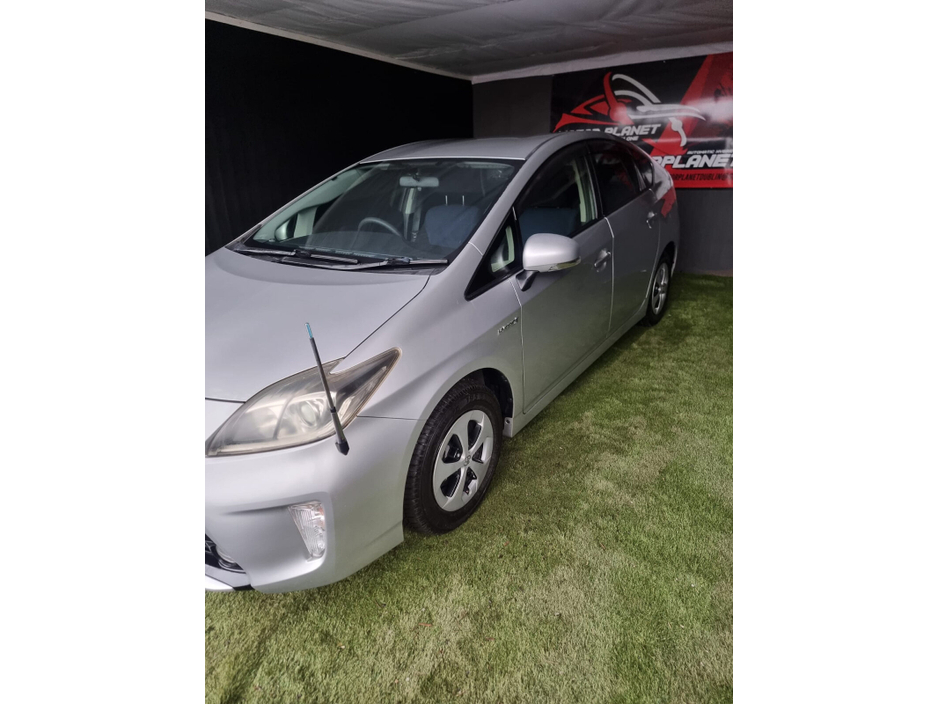 2014 Toyota Prius - image 3