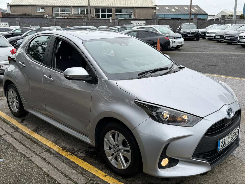 2023 Toyota Yaris - image 7