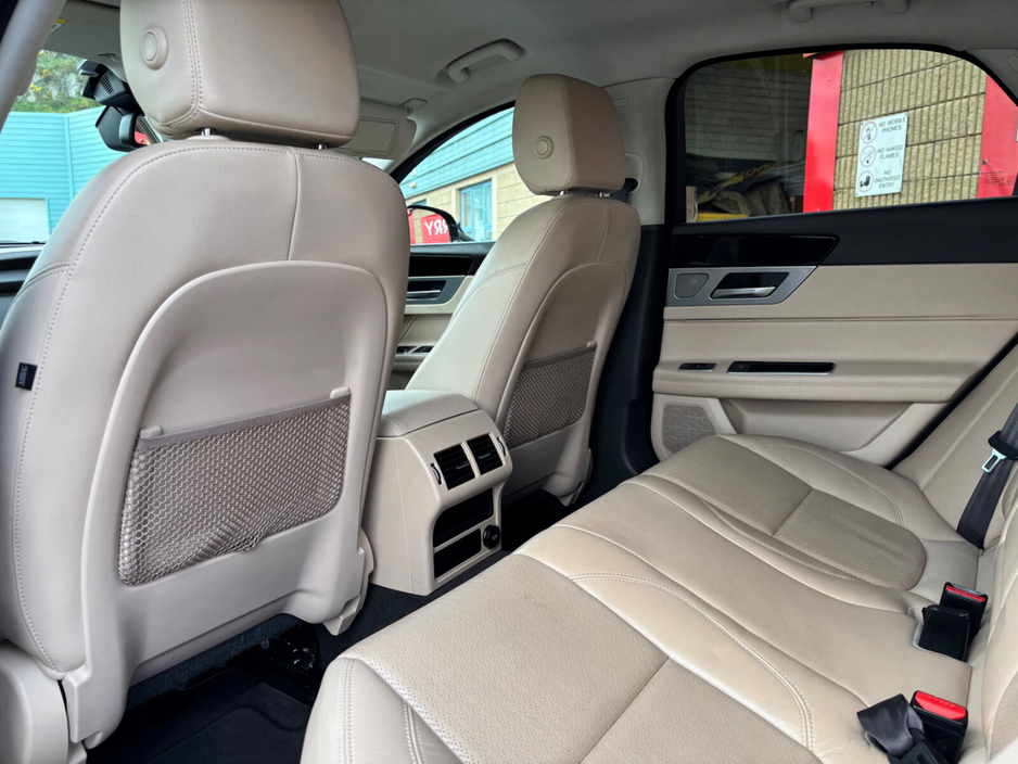 2017 Jaguar XF - image 15