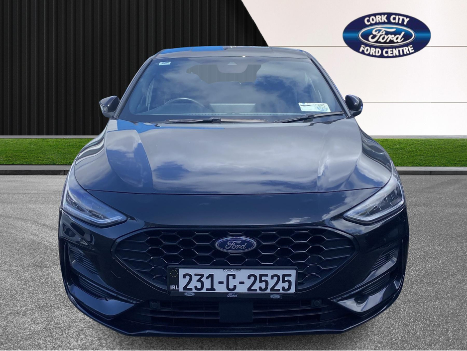 2023 Ford Focus - image 2