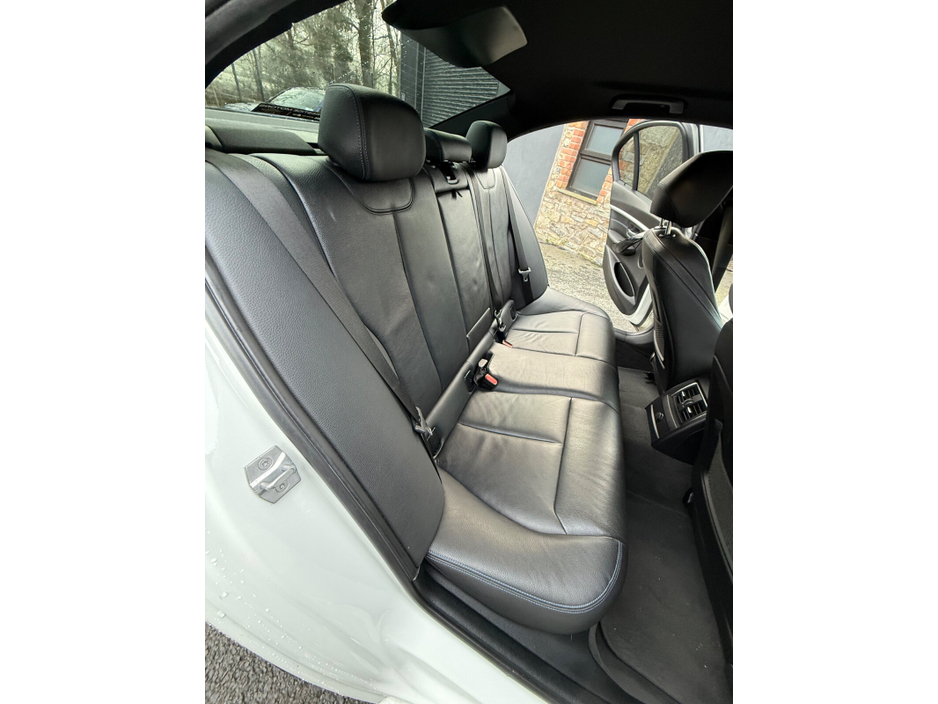 2018 BMW 3 Series 330e M Sport €17,995