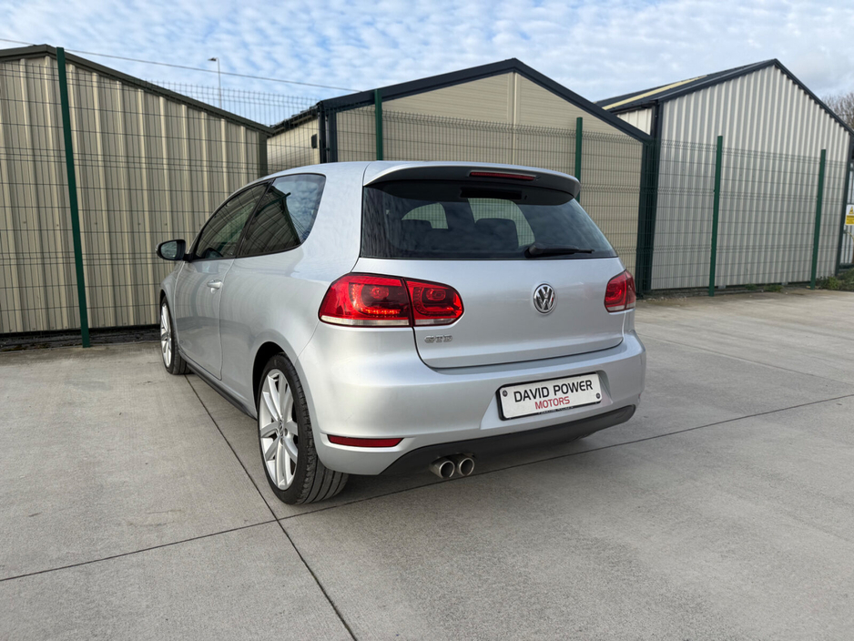 2010 Volkswagen Golf - image 8
