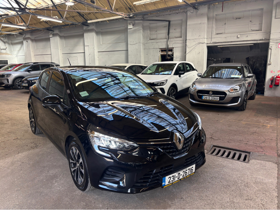 2023 Renault Clio - image 16