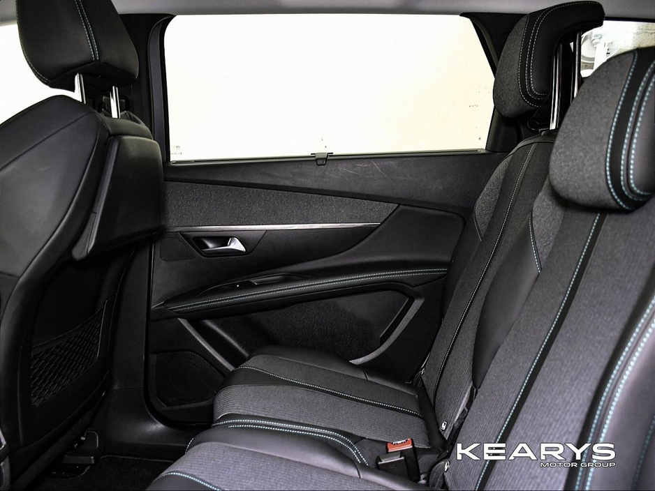 2021 Peugeot 5008 - image 14