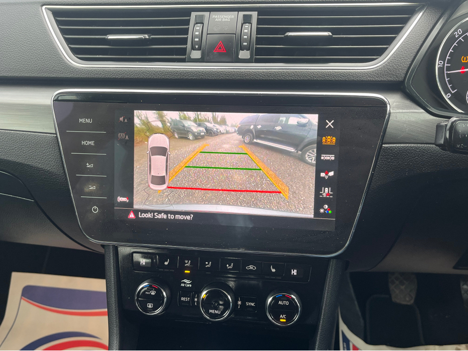 2018 Skoda Superb - image 17