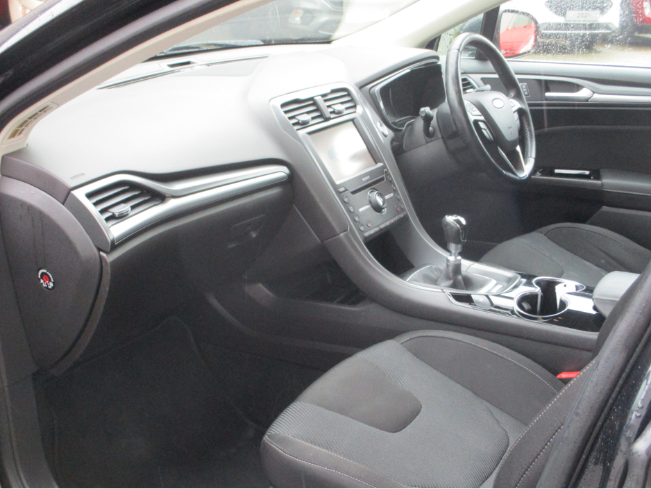 2016 Ford Mondeo - image 4