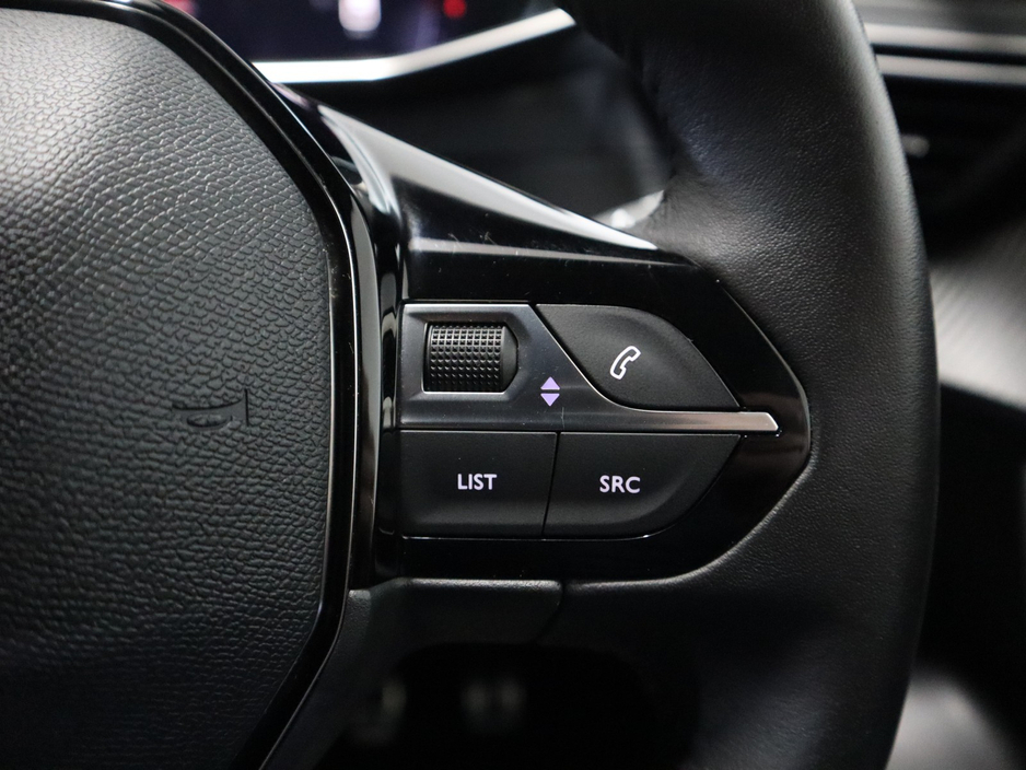 2023 Peugeot 2008 - image 12