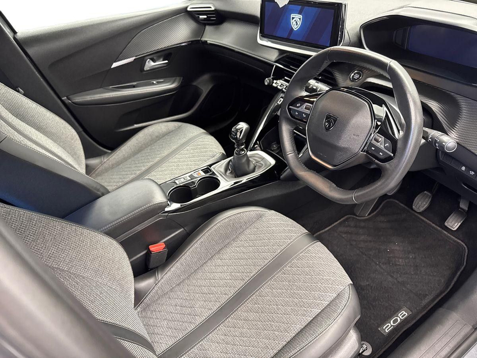 2024 Peugeot 208 - image 7
