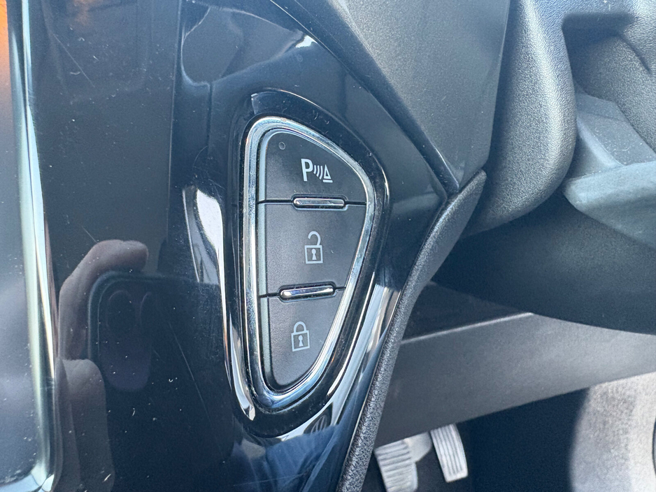 2016 Vauxhall Corsa - image 14