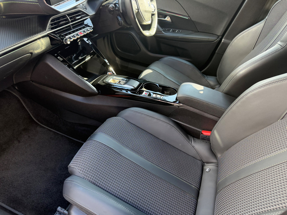 2023 Peugeot 2008 - image 9