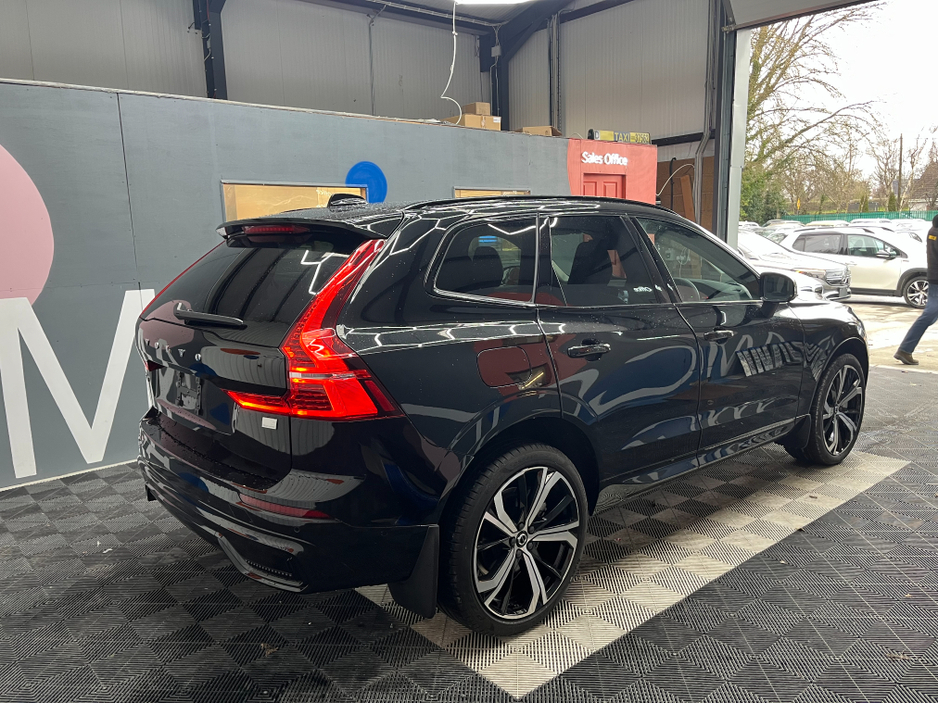 2022 Volvo XC60 - image 2