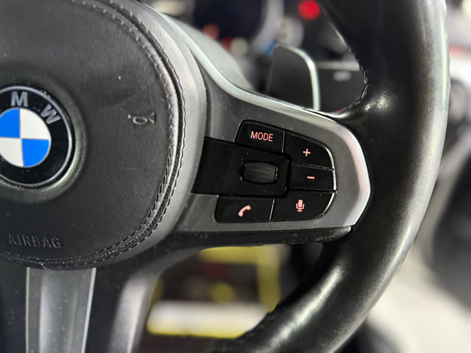 2017 BMW 5 Series - image 25