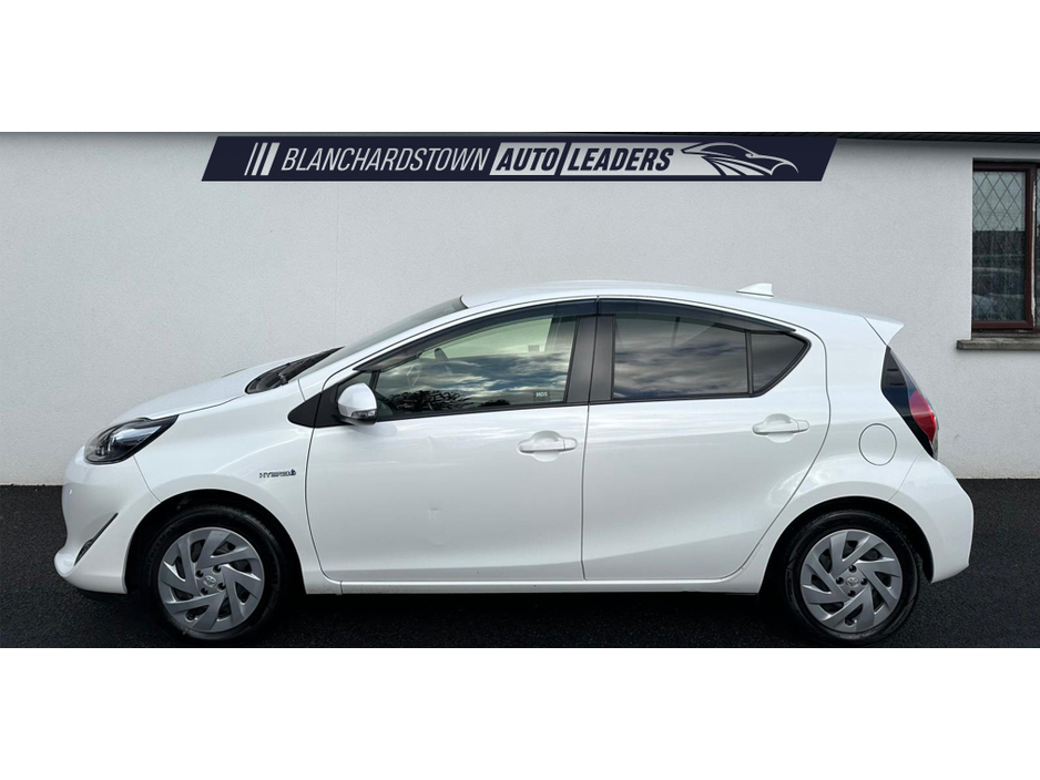 2019 Toyota Aqua 1.5 HYBRID 73 BHP €10,900