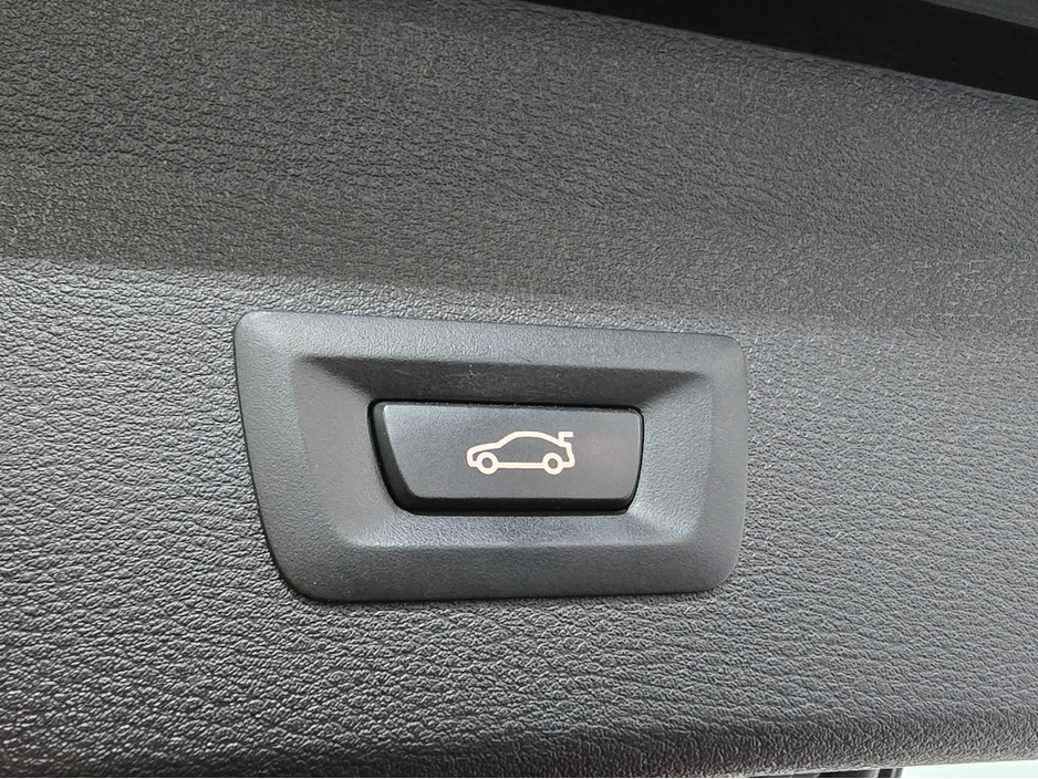 2017 BMW X1 - image 13