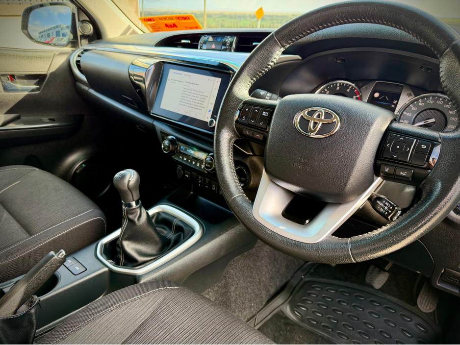 2025 Toyota Hilux - image 12