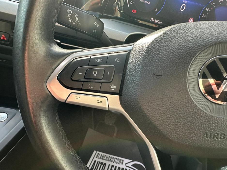 2022 Volkswagen Golf - image 22