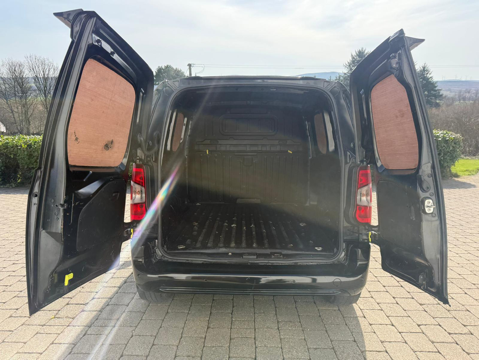 2019 Peugeot Partner - image 19