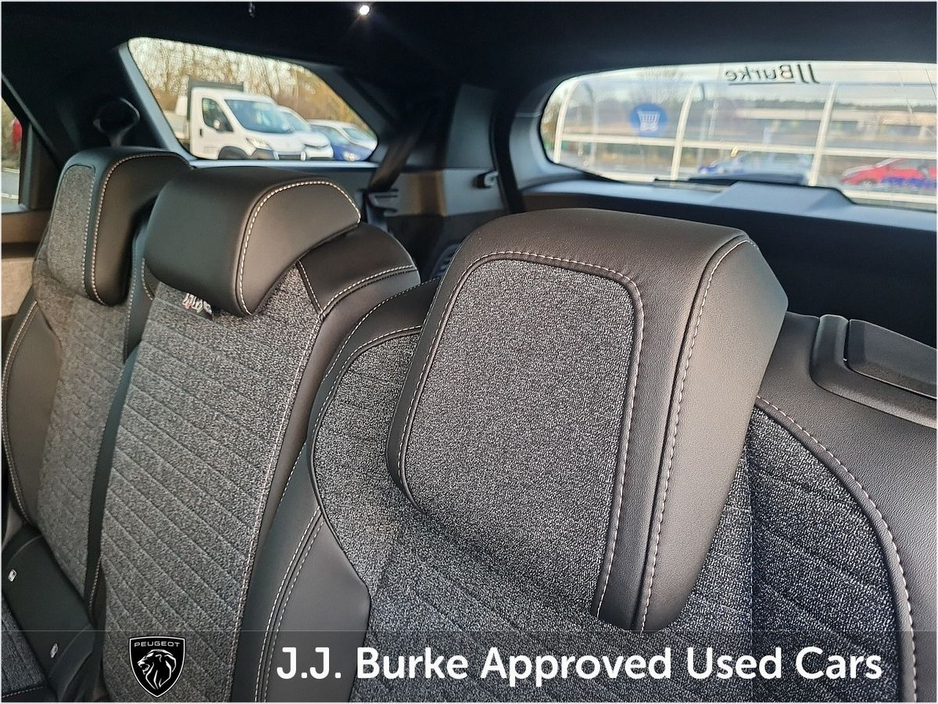 2026 Peugeot 5008 BEV 73kwh 210hp Allure