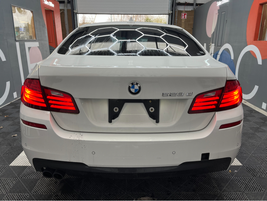 2017 BMW 5 Series - image 3