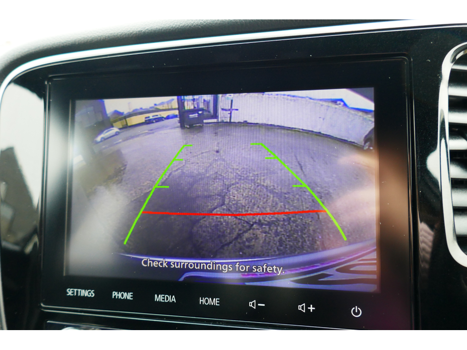 2020 Mitsubishi Outlander 2.4 DYNAMICS PHEV 221 €23,500