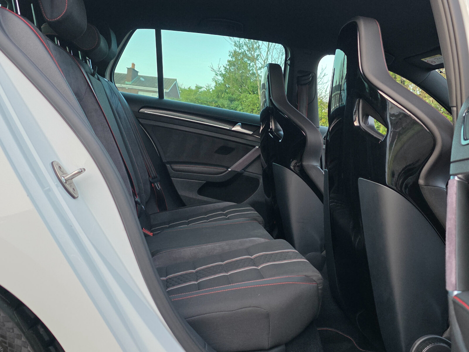 2016 Volkswagen Golf - image 20