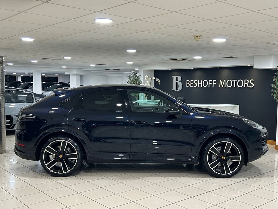 2023 Porsche Cayenne - image 2