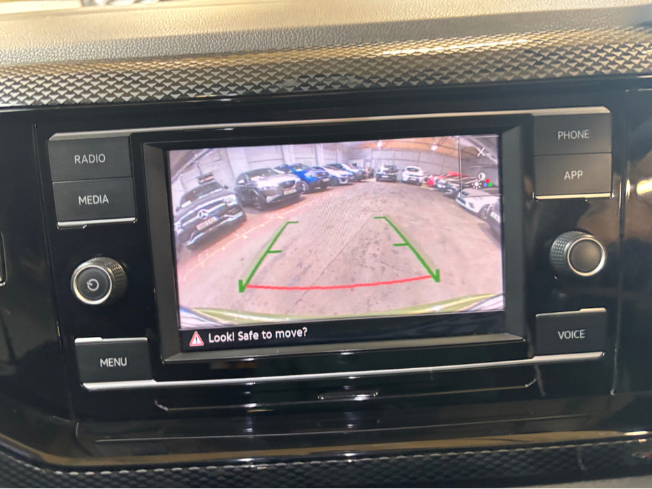 2022 Volkswagen Taigo - image 13