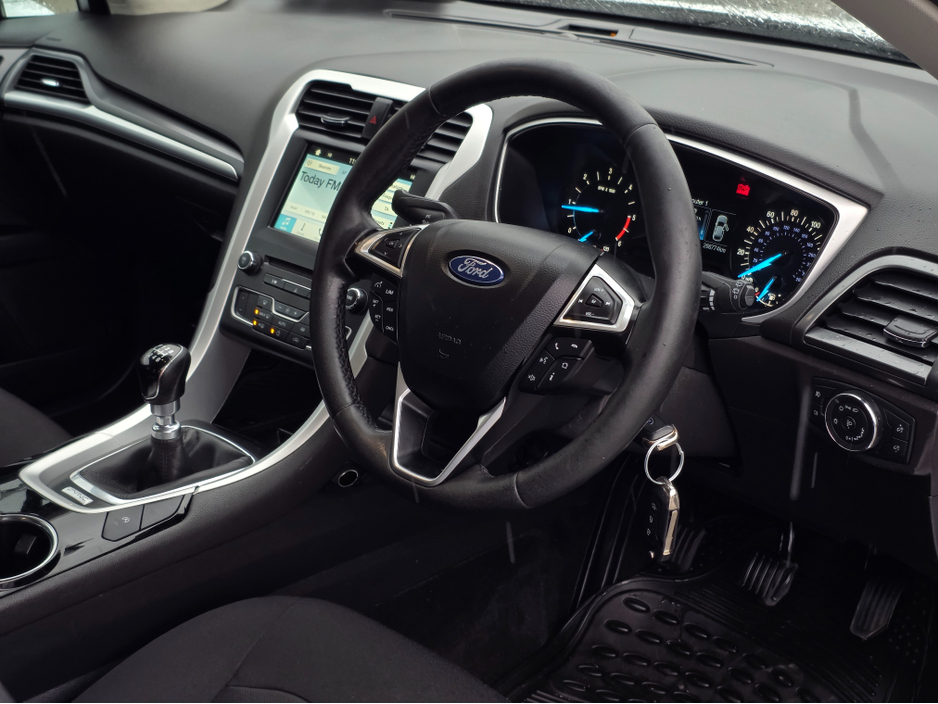 2017 Ford Mondeo - image 12