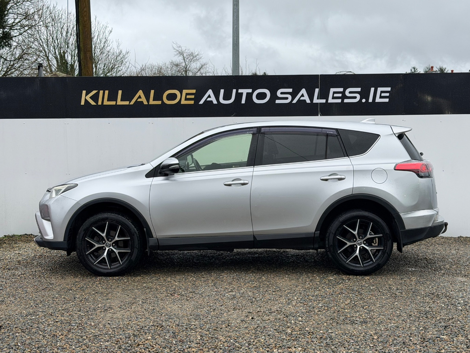 2017 Toyota Rav4 - image 6