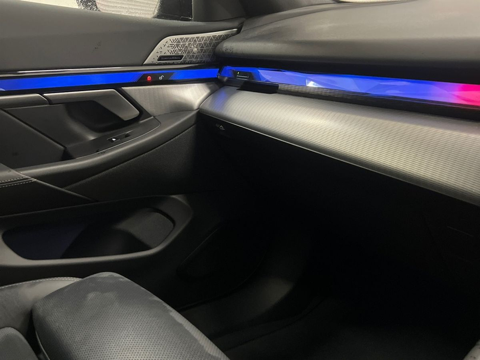 2025 BMW i5 - image 28