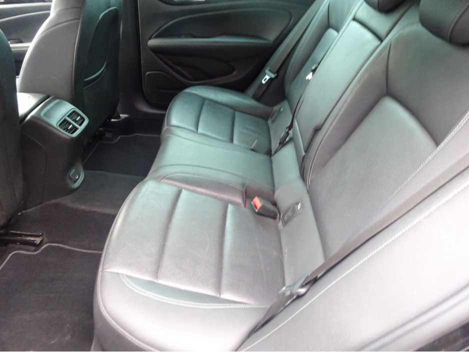 2021 Opel Insignia - image 17