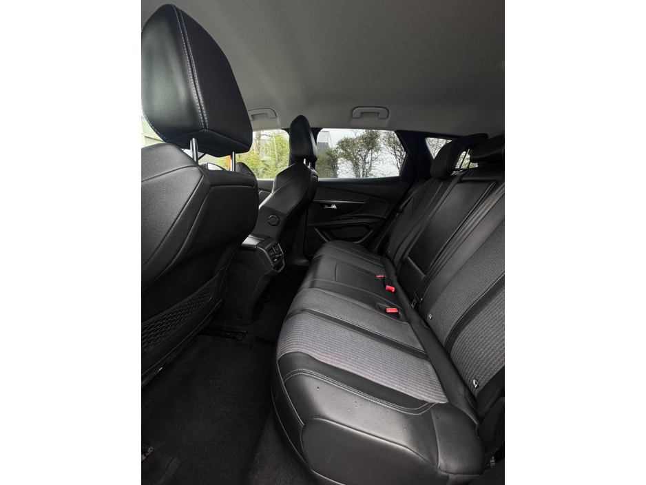 2022 Peugeot 3008 - image 12