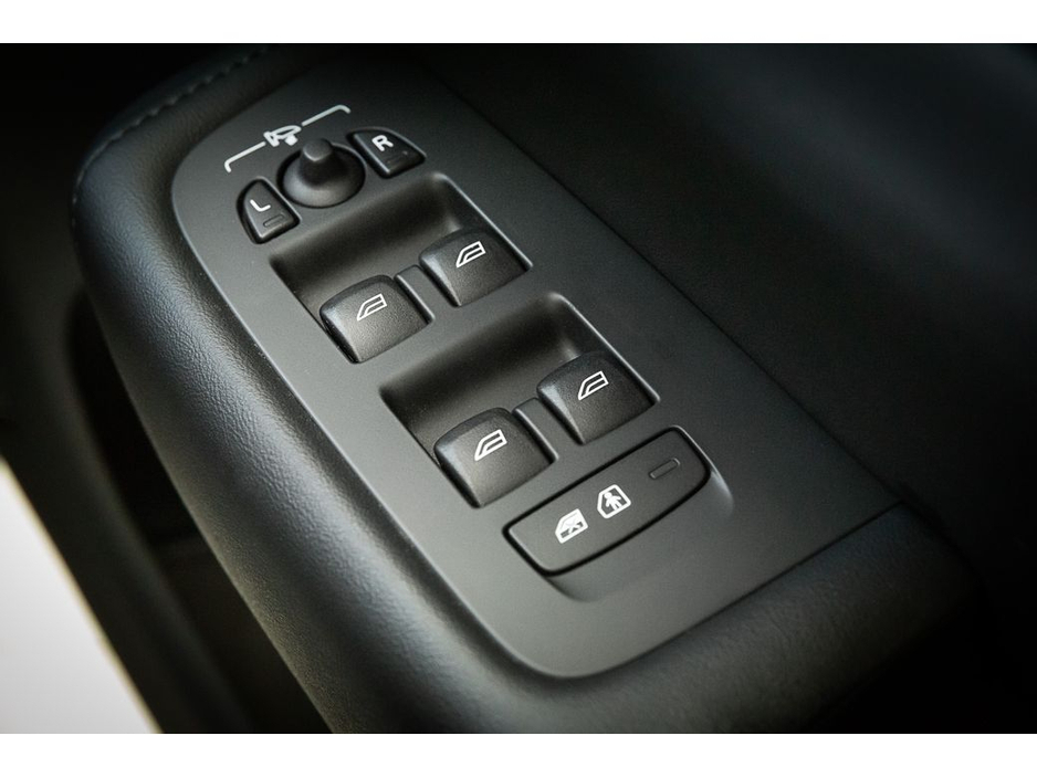 2022 Volvo XC60 T6 CORE BRIGHT SUNROOF 350BHP AWD €42,899